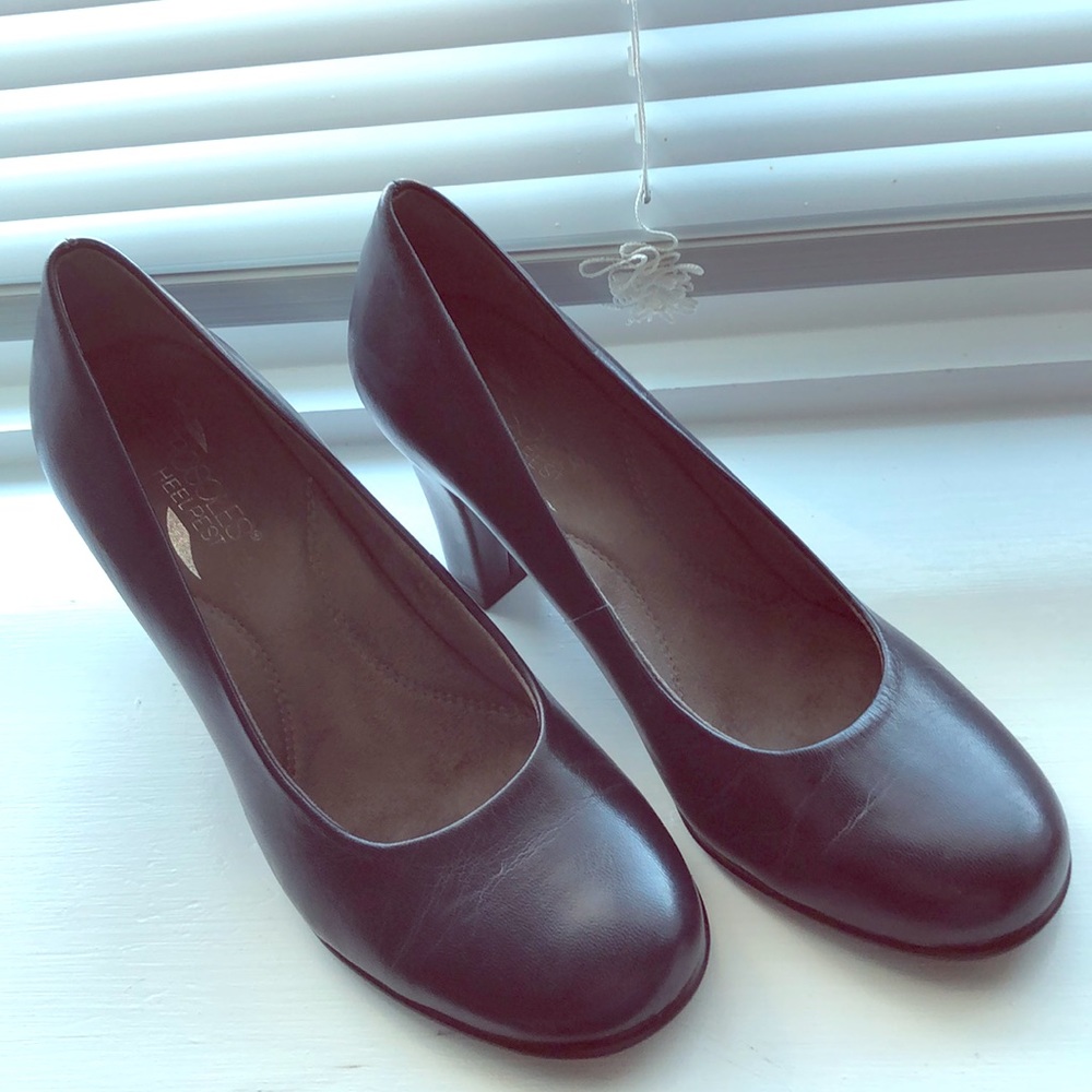 Aerosoles Navy Heels